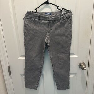 Old Navy Black & White Pixie Mid rise pants